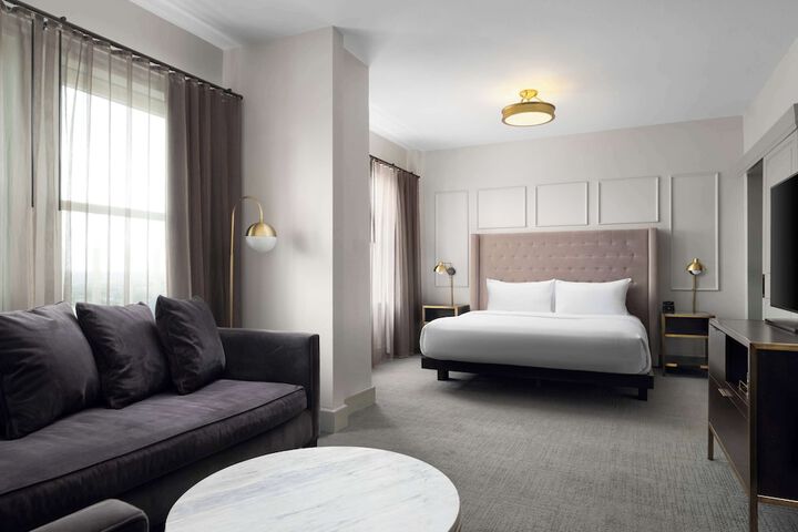 Hotel Phillips Kansas City Curio Collection by Hilton
