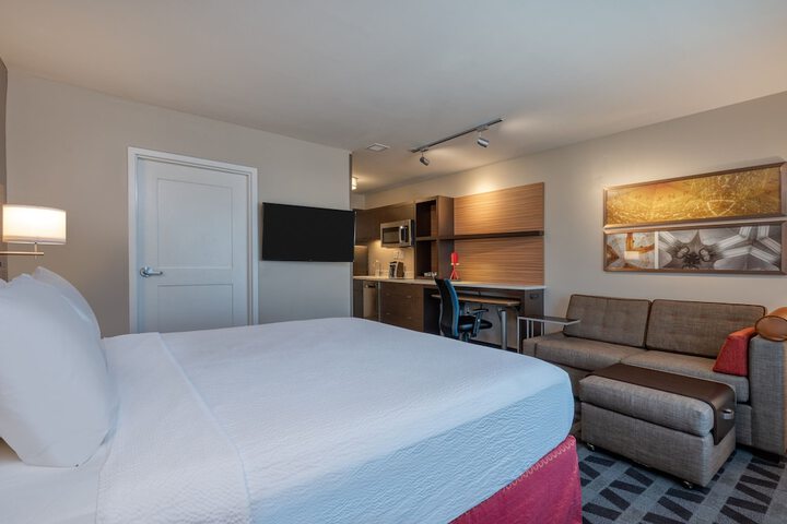 Room 42 of 61