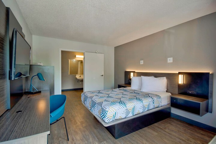 Room 13 of 22