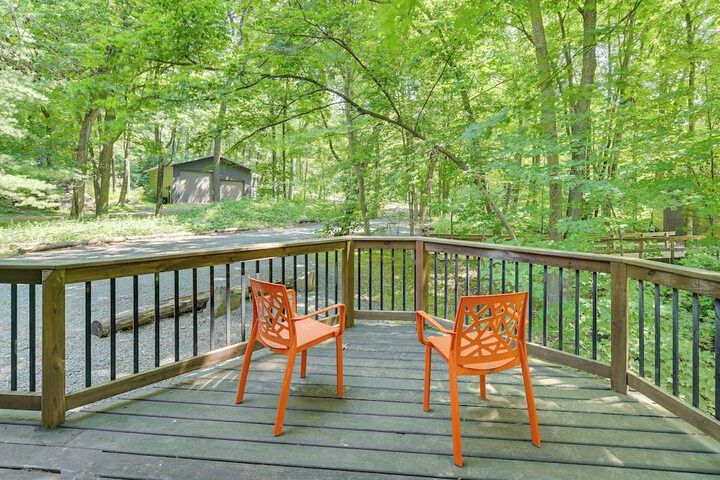 Spacious Luxury Cabin w / Deck & Dock on Bone Lake