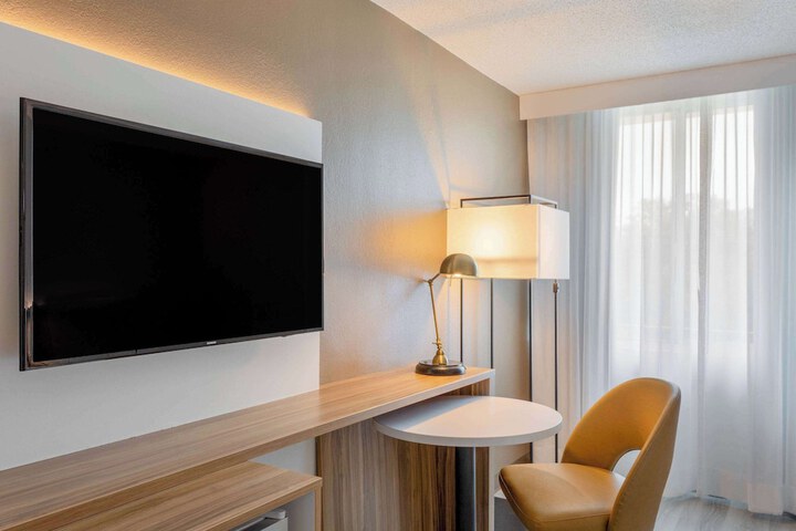 Room 26 of 38