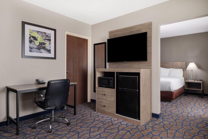 Baymont by Wyndham Waukesha