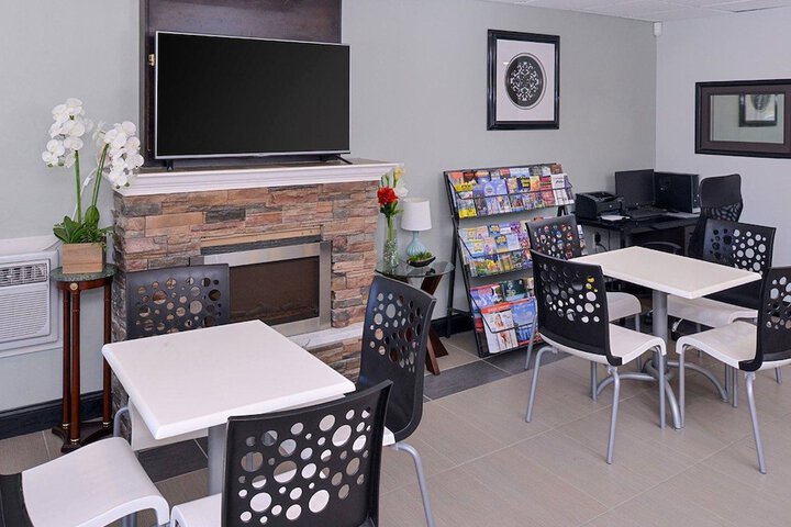 Business Center 25 of 26