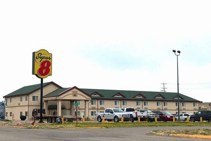Super 8 by Wyndham Kindersley