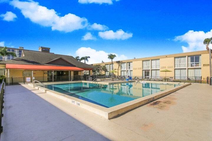 Pool 10 of 58