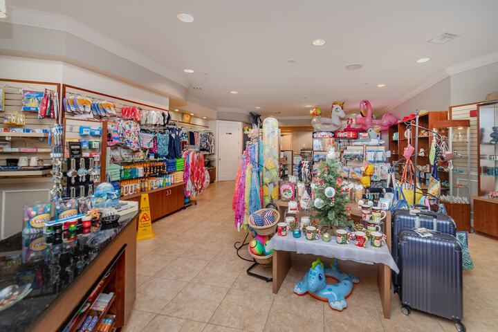 Gift Shop 7 of 10