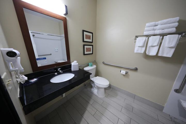 Comfort Inn & Suites Hutchinson