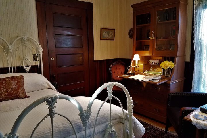 Room 7 of 19