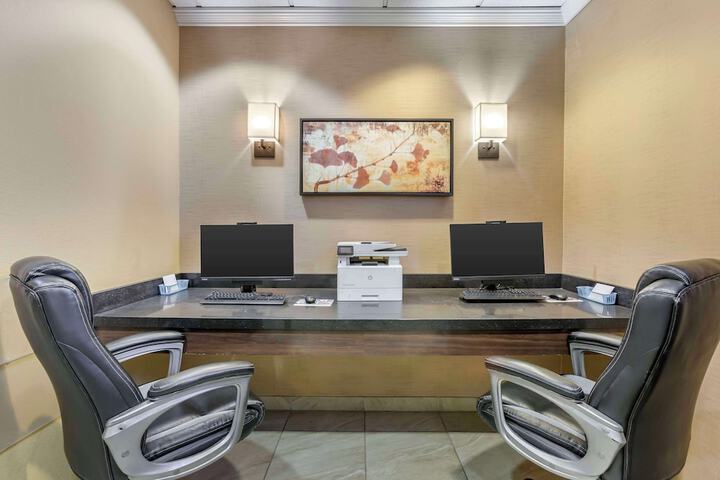 Business Center 44 of 44
