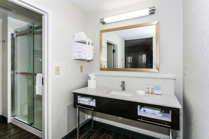 Hampton Inn & Suites Mobile- Downtown Historic District