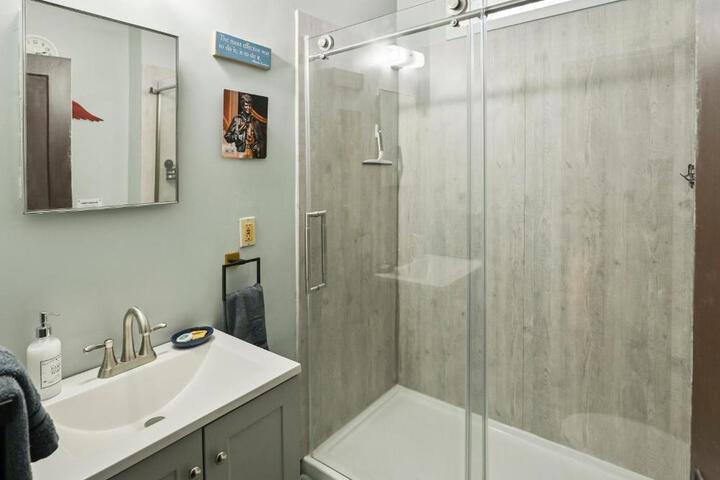 Sr Pilot Earhart Hangar Suite 2 br K & Q, 1 Ba