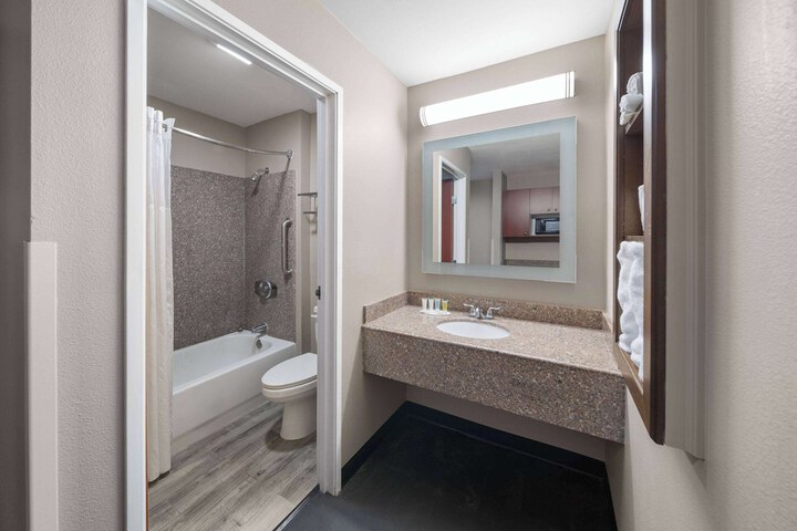 Super 8 by Wyndham Lubbock West