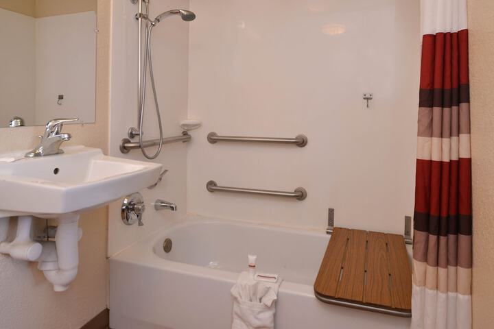 Room 15 of 25