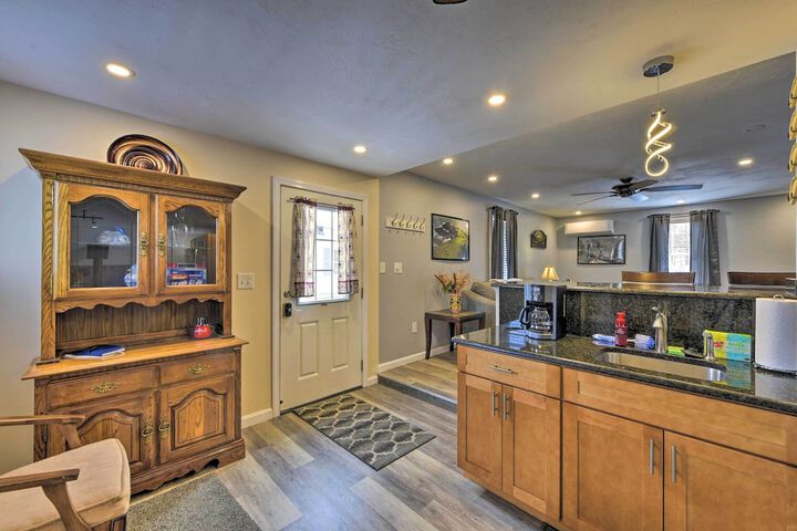 Cozy Getaway - 10 Miles to Mount Wachusett Skiing!