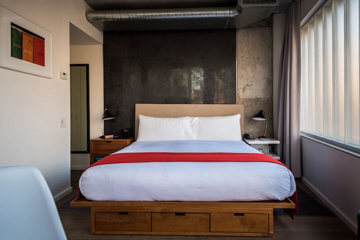 Room 21 of 33