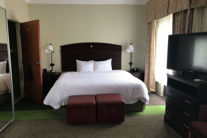 Room 25 of 33