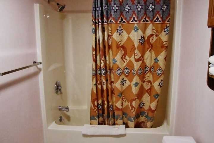 Room 32 of 60