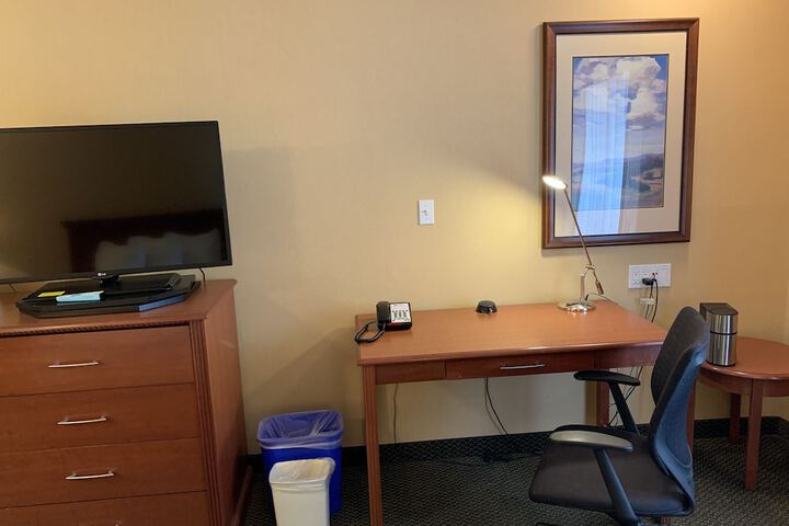 Merit Hotel & Suites