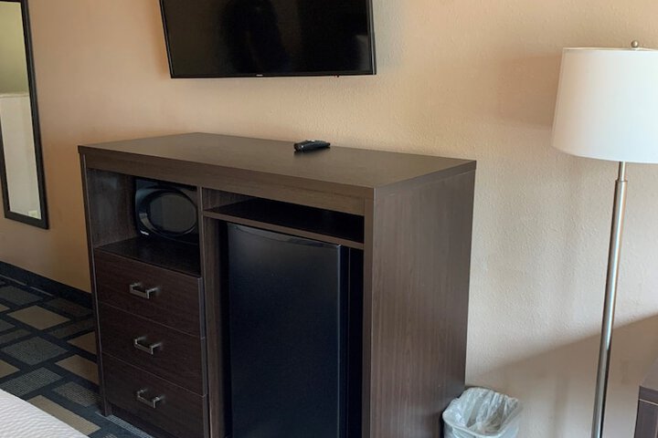 Days Inn by Wyndham Watertown
