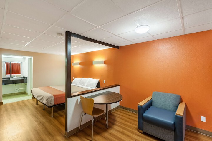 Room 12 of 30