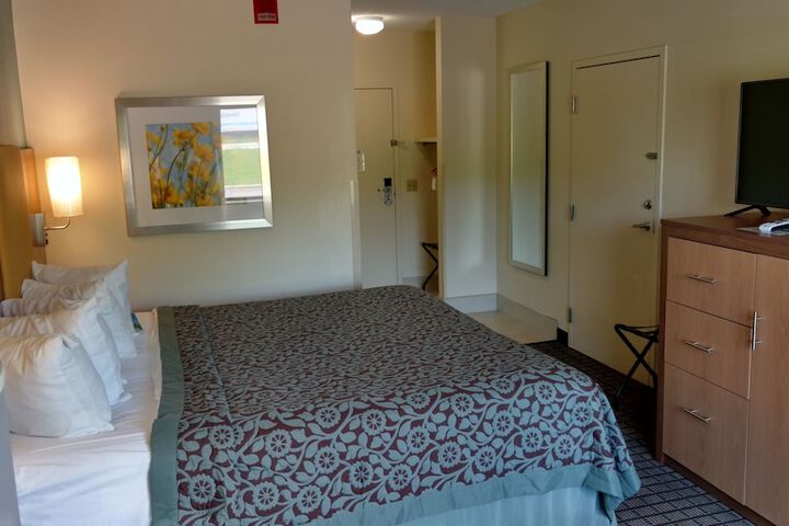 Days Inn by Wyndham Ashland