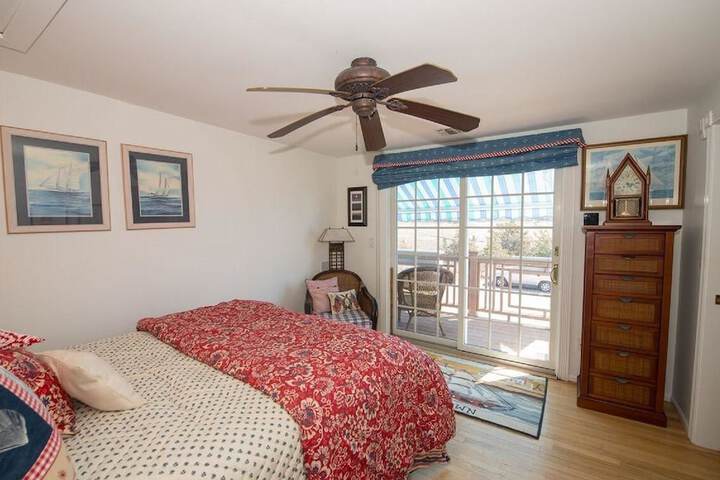 Beautiful Waterfront Colonial