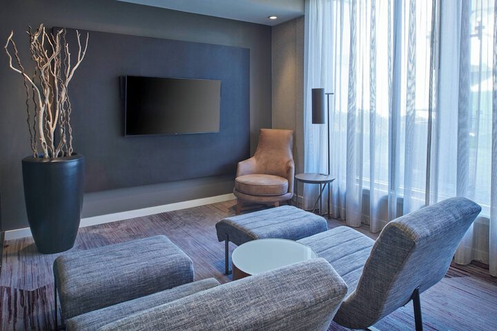 Courtyard by Marriott Detroit Warren