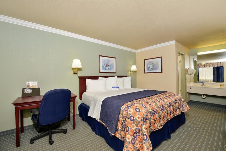Room 9 of 20
