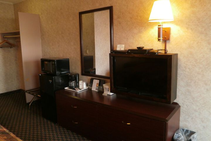 Richmond Inn & Suites