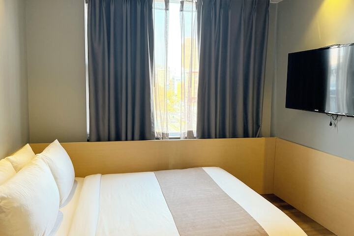 Room 10 of 48