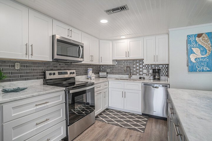 0206 Waters Edge Resort 1 Bedroom Condo by RedAwning