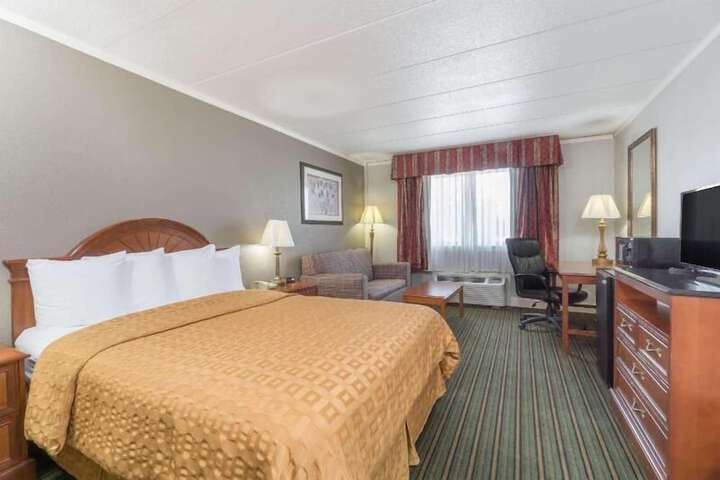Room 17 of 27