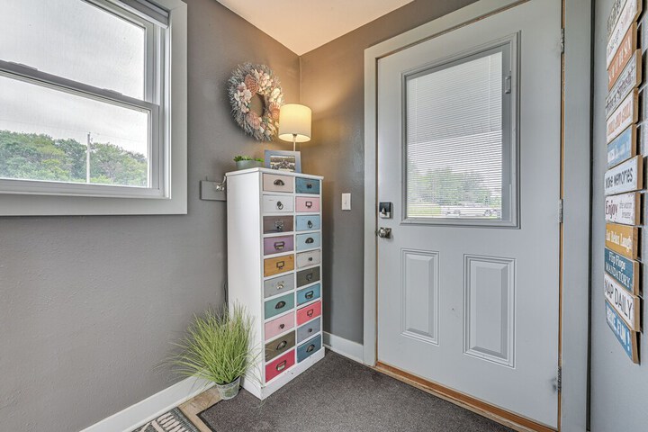 Anglers Cottage on Lake Cornelia: Pets Welcome!
