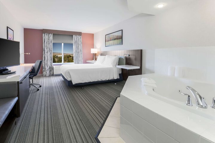 Room 29 of 53