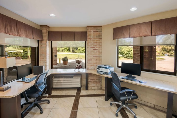 Business Center 39 of 39