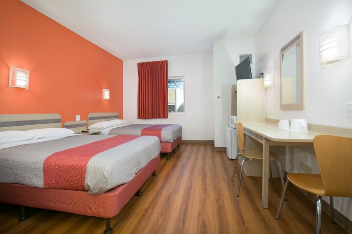 Room 27 of 38