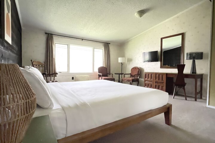 Toll Road Inn