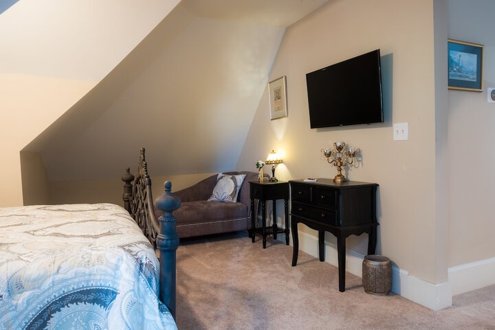 Room 32 of 43