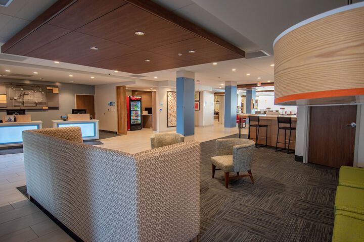 Holiday Inn Express & Suites Tonawanda - Buffalo Area by IHG