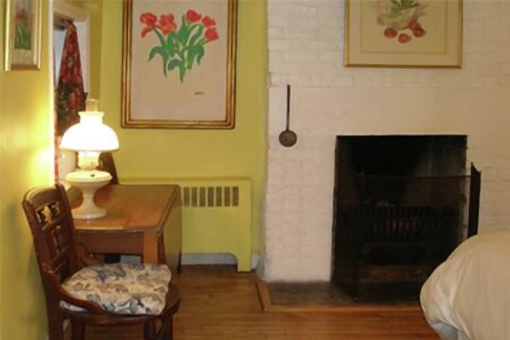 Room 146 of 238