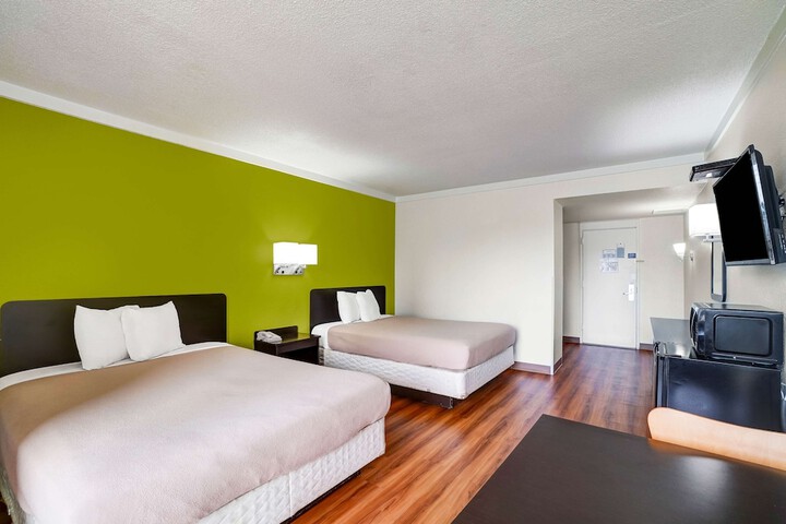 Room 10 of 30