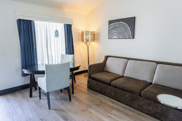 Room 33 of 46