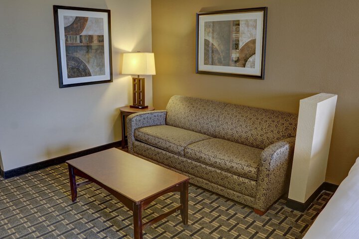 Holiday Inn Express Hotel & Suites Huntsville by IHG