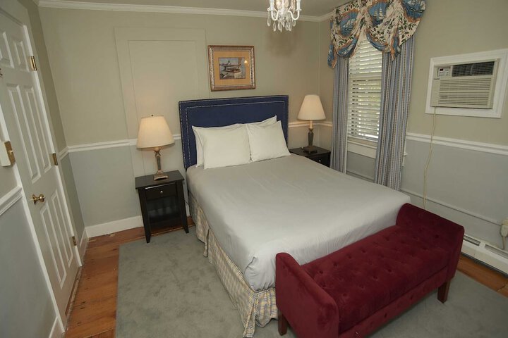 Room 142 of 183