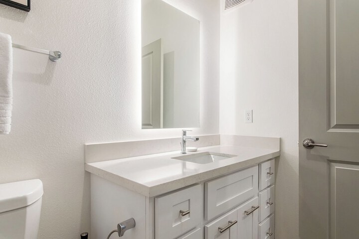 Landing Furnished Apartments near Lake Apopka