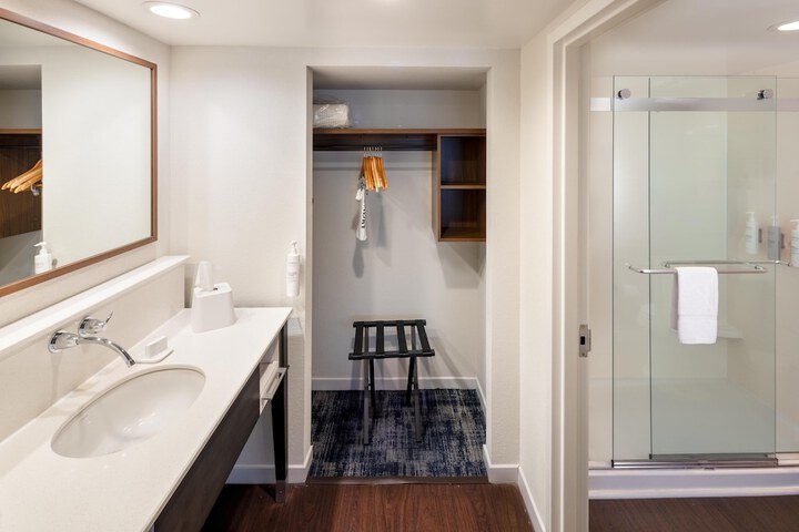 Hampton Inn & Suites Asheville Airport