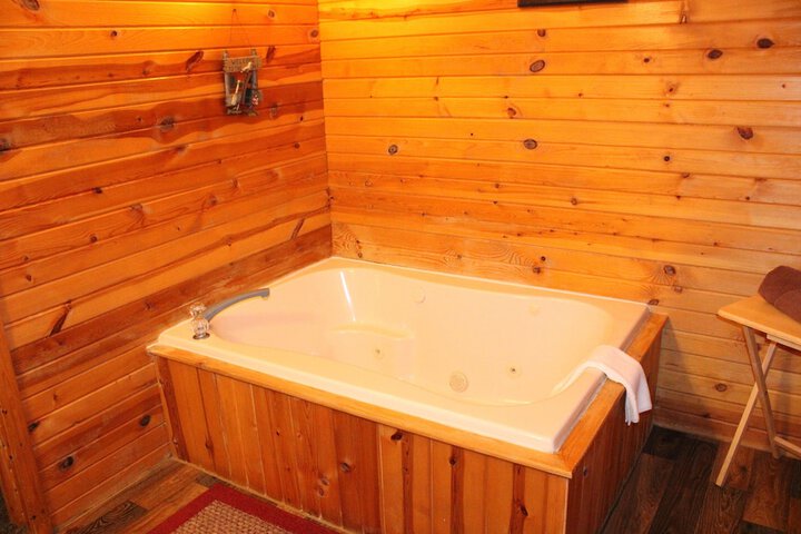 Hot Tub 325 of 374