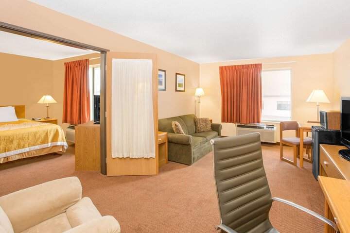 Room 7 of 18