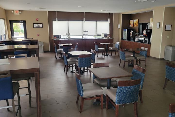 Dining 64 of 69