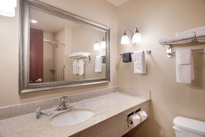 Room 11 of 28
